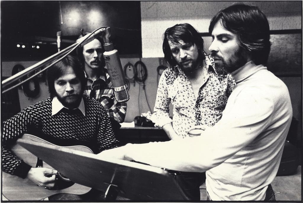 Recording White Mansions at Olympic - john dillon, steve cash, waylon jennings, glyn johns - credit Ethan Russell