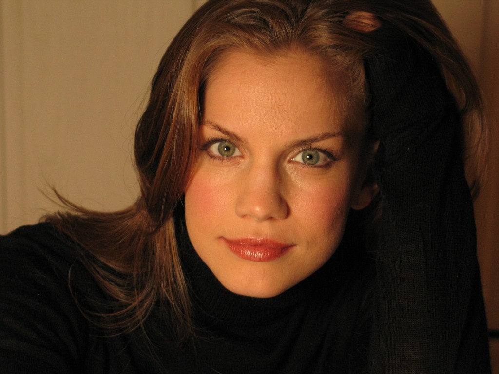 Anna Chlumsky Headshot